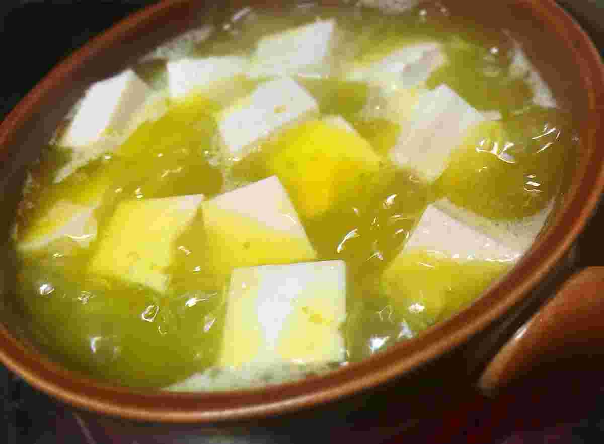 オリーブオイルにひたひたにつかった豆腐
