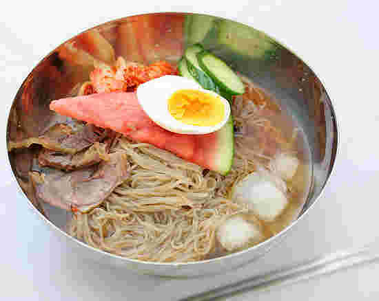 冷たくて美味しそうな冷麺