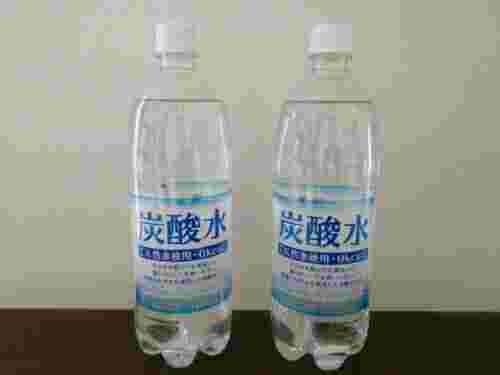 業務スーパーの炭酸水2本