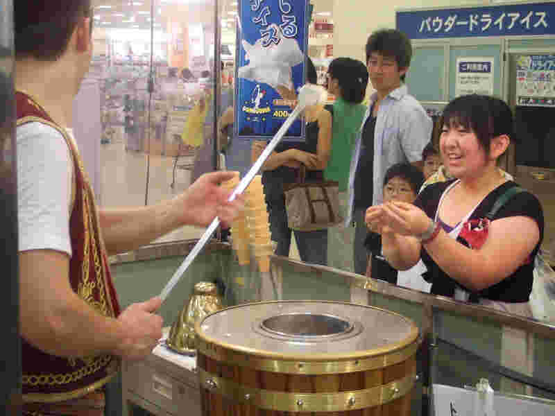 トルコアイス販売のパフォーマンス