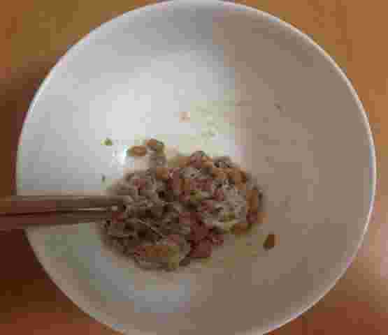 納豆を混ぜている様子
