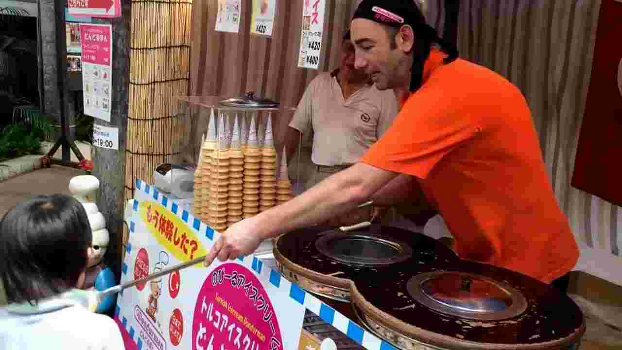 横浜のトルコアイスの屋台