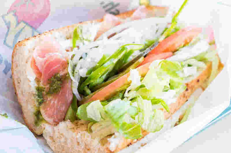 野菜増量したサンドイッチ