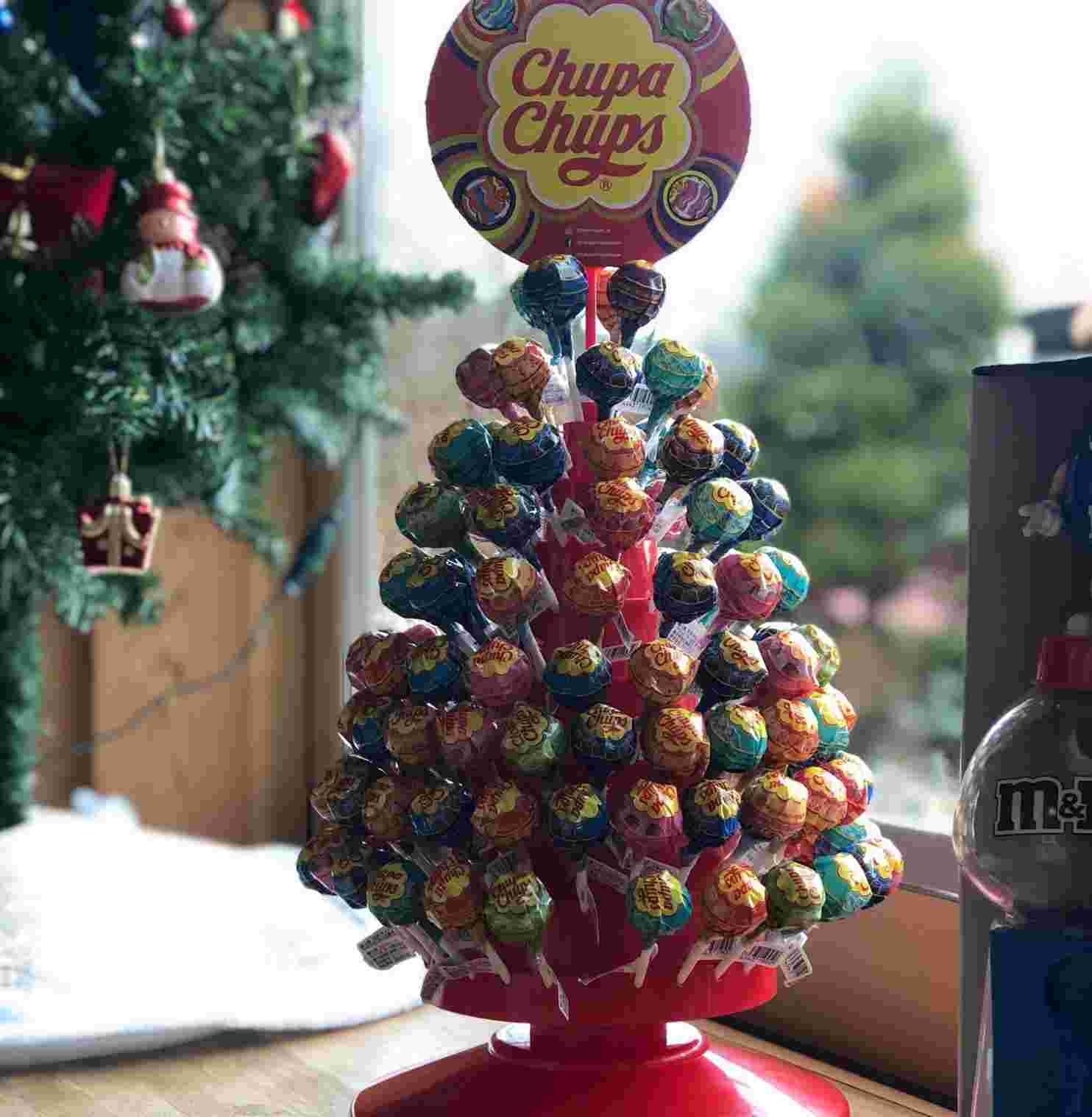 チュッパチャプスのクリスマスツリーディスプレイ