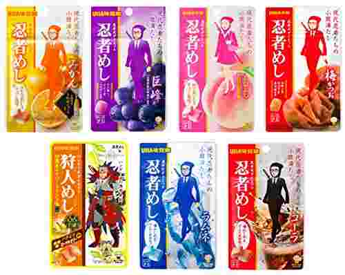 長方形の形のお菓子の袋が7種類並んでいる様子。