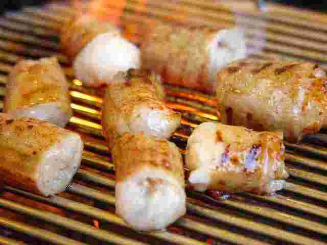 コプチャンが網で焼かれている様子