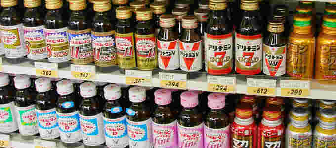 栄養ドリンクの陳列棚