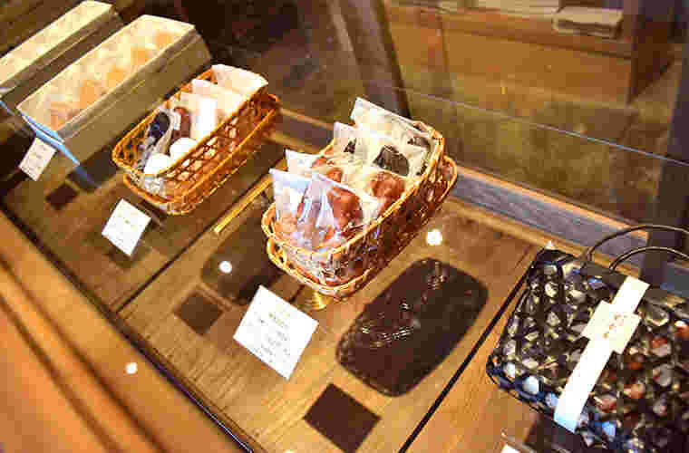 甘音屋のショーケース