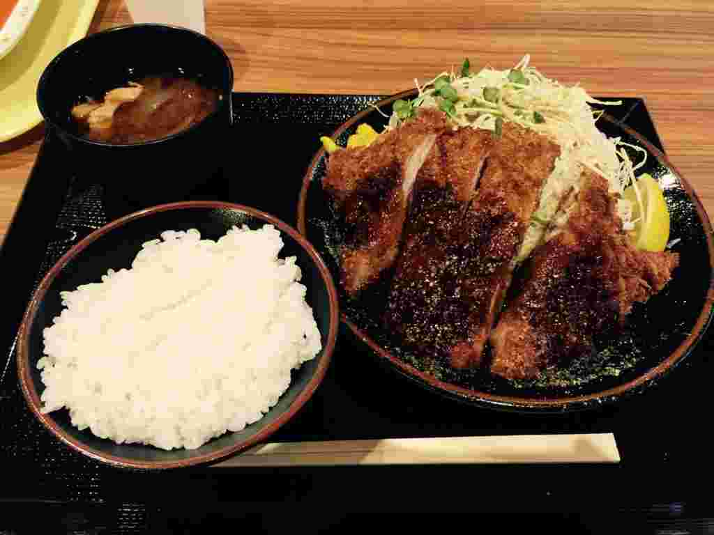 とんかつ定食（旨口ソース）