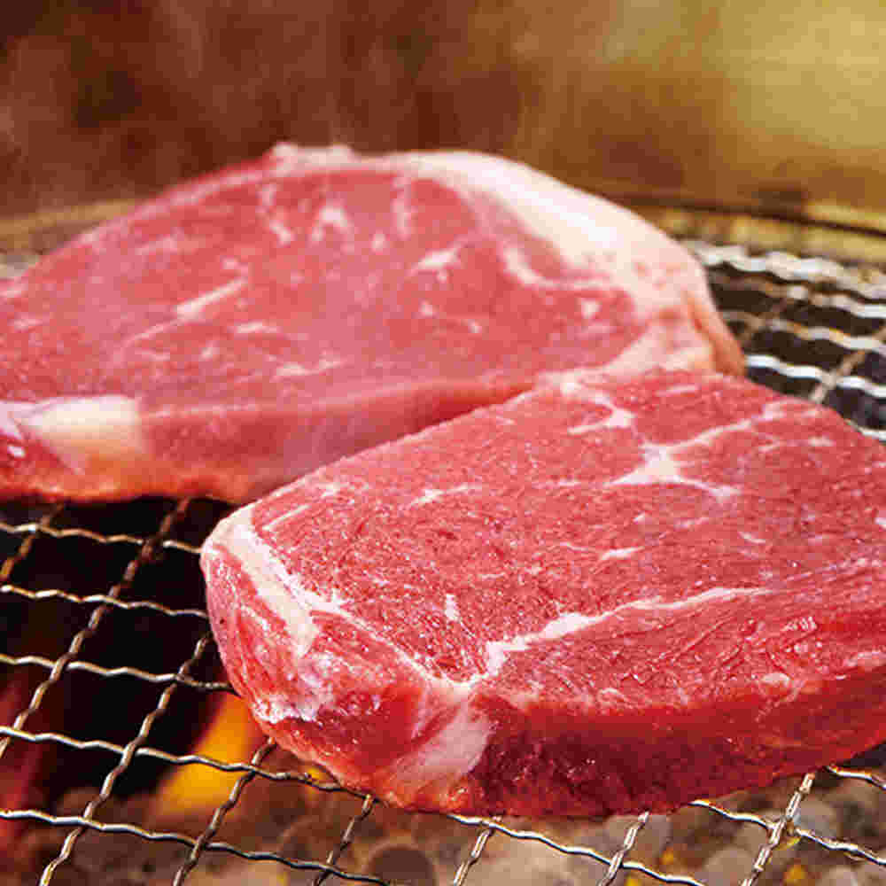 熟成赤身を焼いている様子