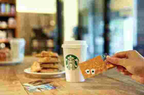 スタバのコーヒーとカード