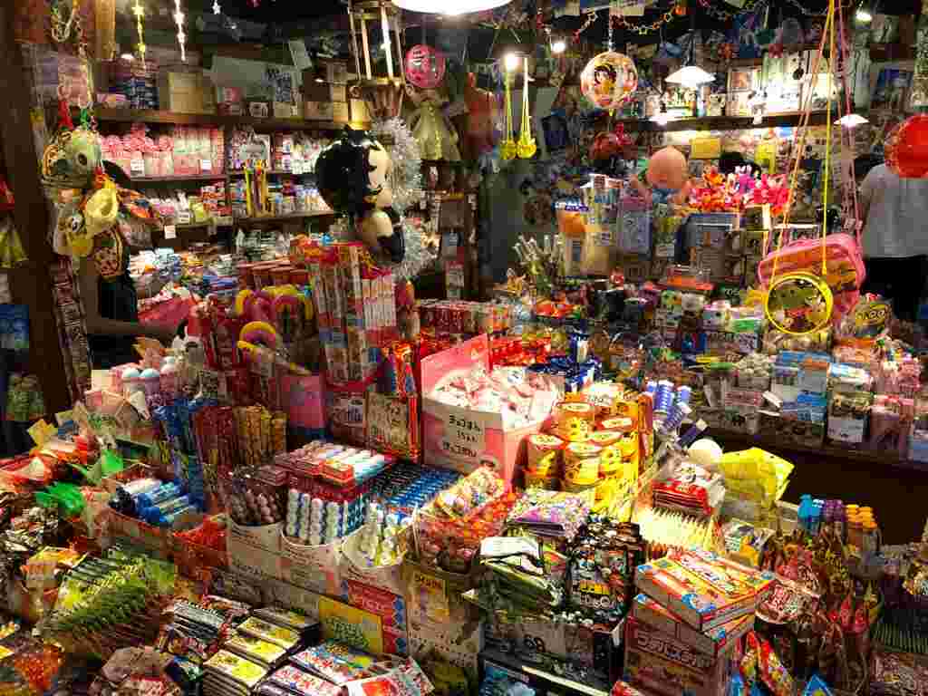 駄菓子屋店内の様子