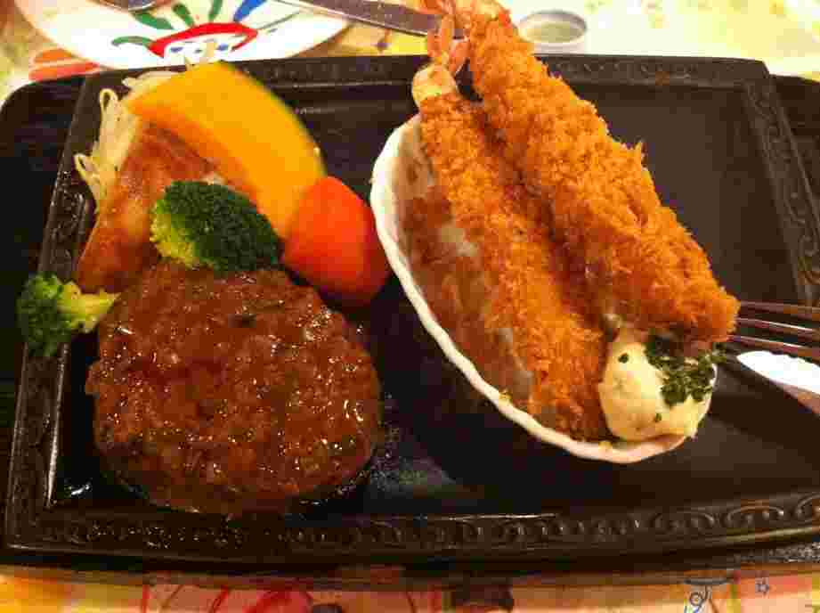 ハンバーグとエビフライ
