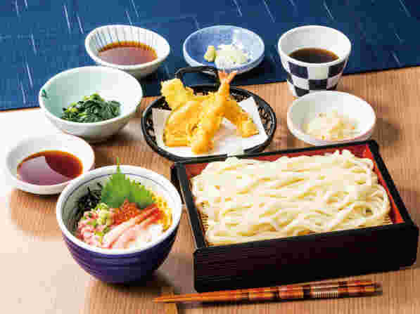 ざるうどんと天ぷらと海鮮丼