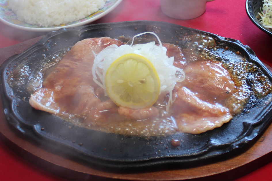 アツアツのレモンステーキ