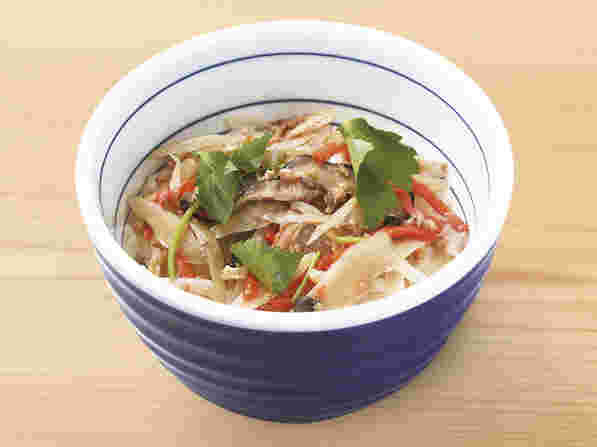 茶碗に盛られた五目ご飯