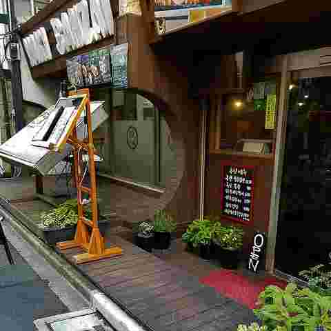 新大久保の「焼き万歳」の店構え