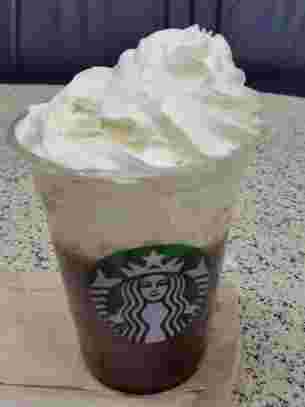 ホイップクリームを増量したスタバのコーヒー