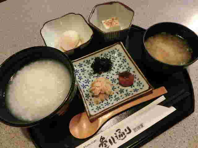 食べ過ぎ飲み過ぎた朝におすすめの参八通りのおかゆモーニング