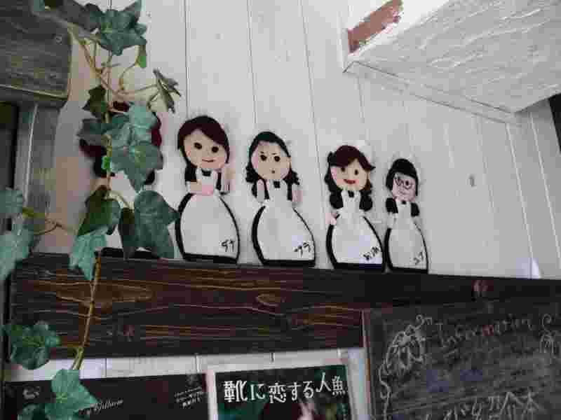 シャッツキステのメイドさんの名前を書いたマスコット