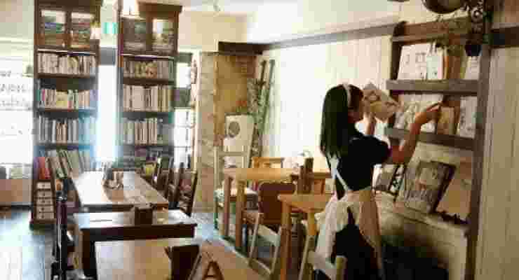 メイドさんと店内の様子