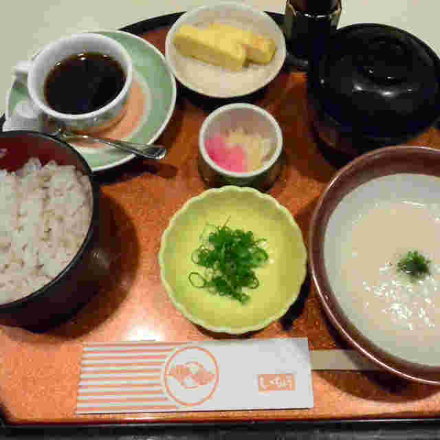 麦めしととろろの相性が抜群のいちょう豊橋駅前店の朝の和定食