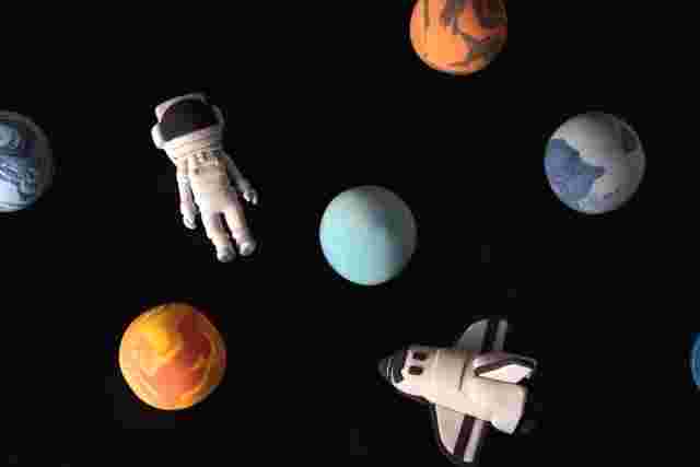 宇宙をイメージした小物
