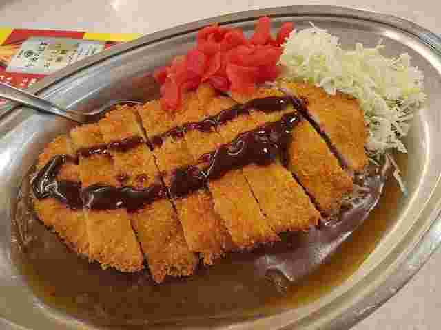 チャンピオンカレーのチキンカツカレー