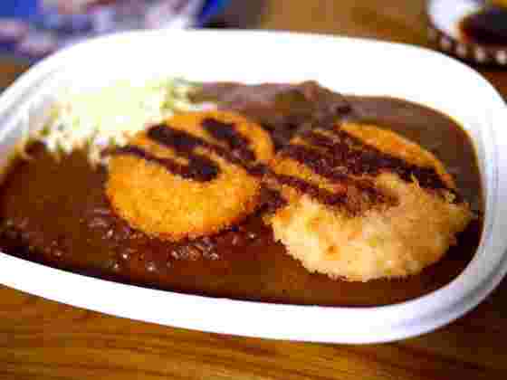 チャンピオンカレーのクリームコロッケカレー