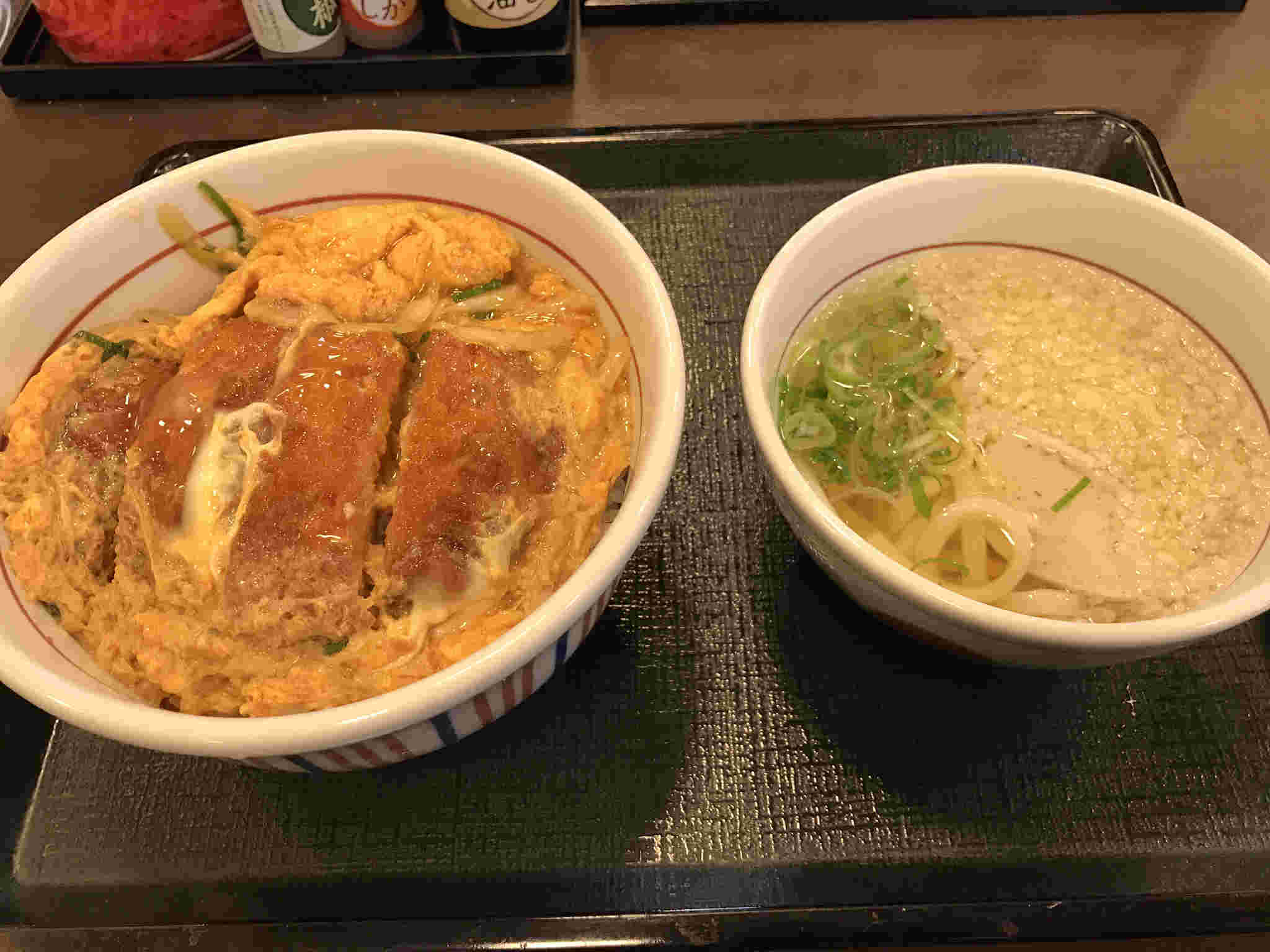 なか卯のカツ丼とうどんのセット