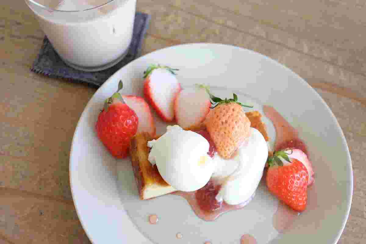 いちごのたっぷり乗ったチーズケーキ