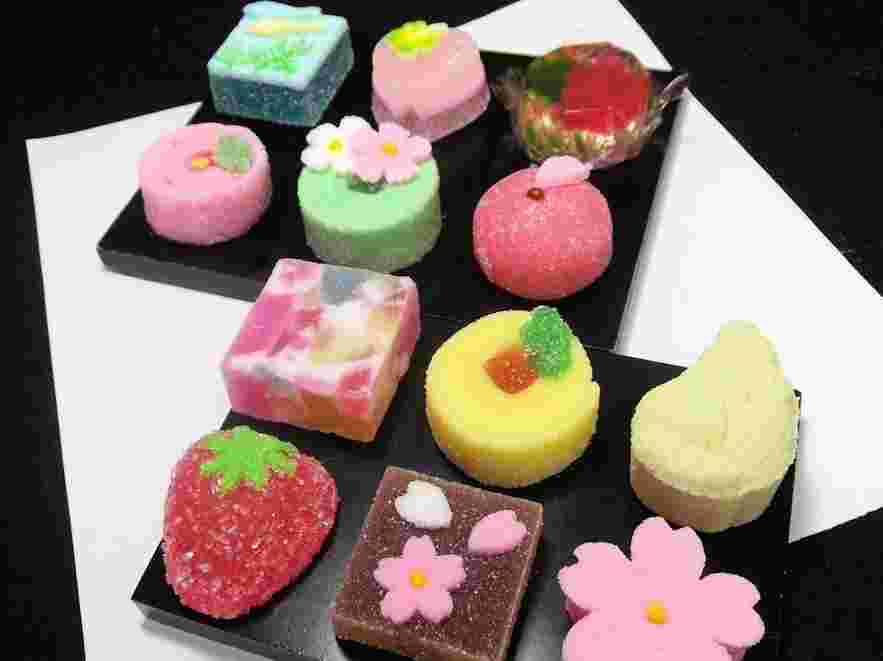 色とりどりの半生菓子