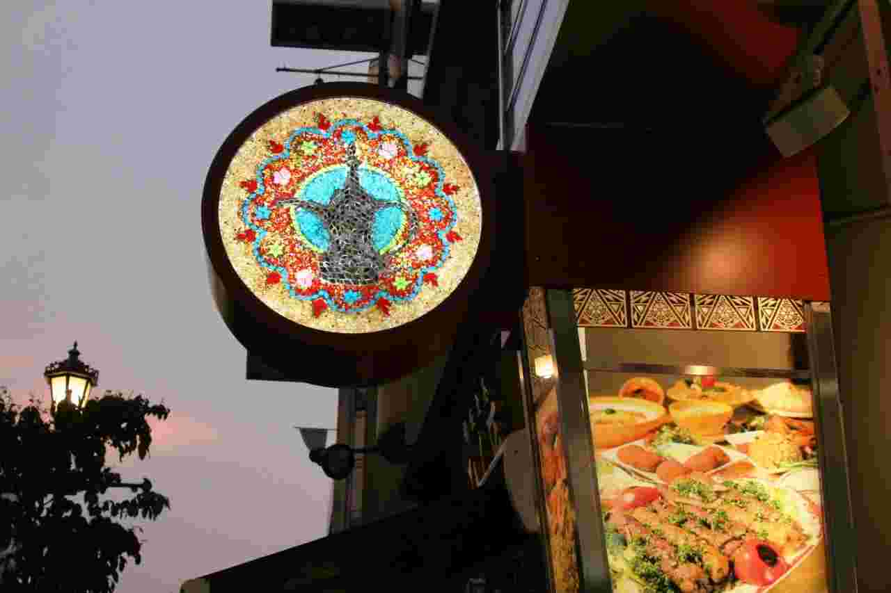 ゼノビアの丸い看板