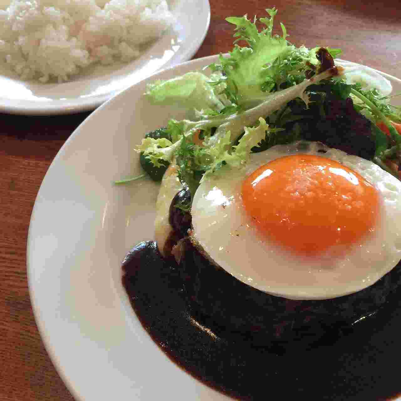 ハンバーグ 目玉焼きのせ