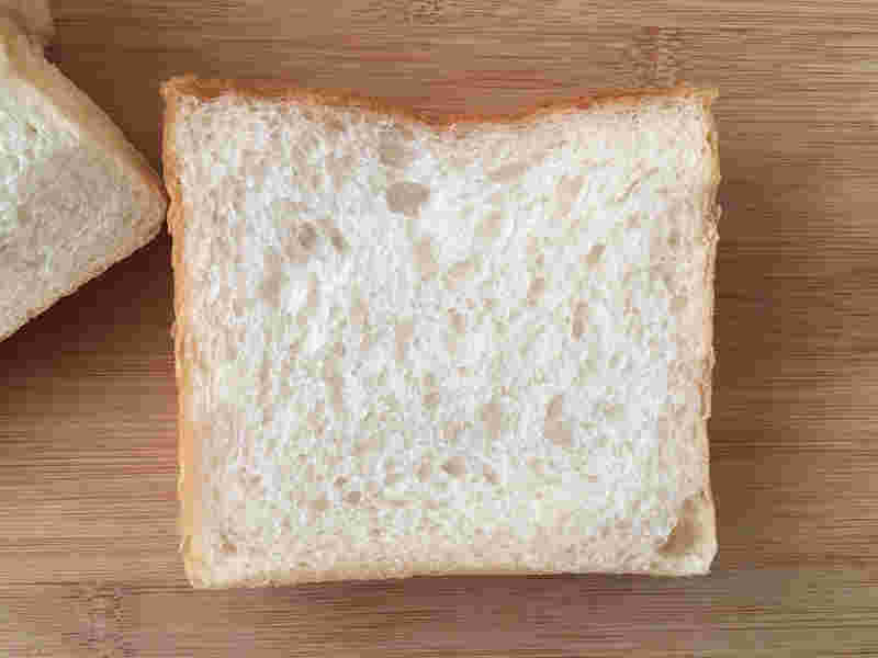 食パンの気泡が分かる様子