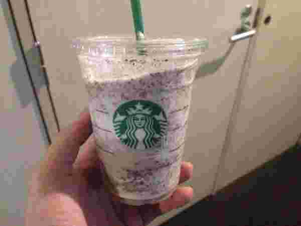 スタバのグランデサイズのバニラクリームフラペチーノ