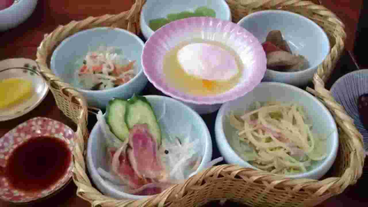 お蕎麦や小鉢などのセット