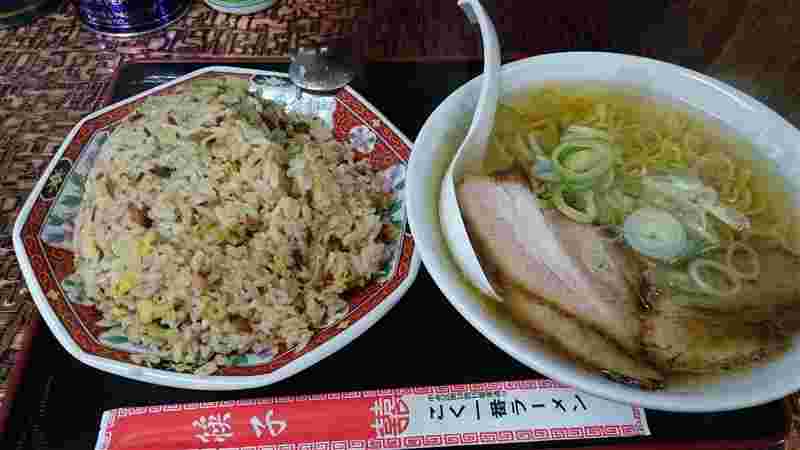 チャーハンとラーメンの画像