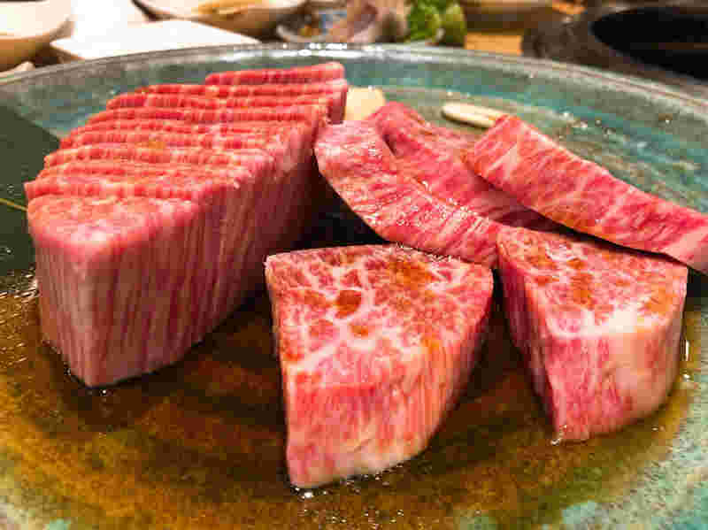 金竜山の大きくカットされたお肉