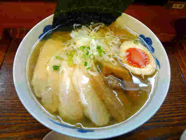 麺屋猪一の鶏そばの様子