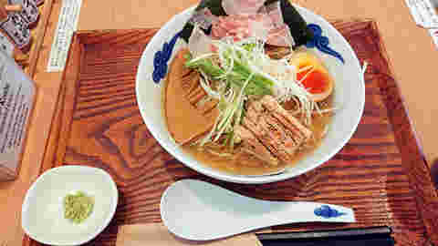鰹冷やしだしそばの様子
