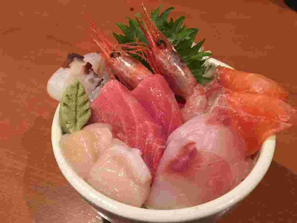 大漁海鮮丼おいさー