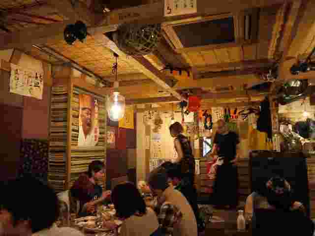 はちきょうの満席の店内