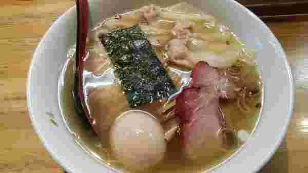 のどごしが良い細麺と透明スープの志那そば なかじまのワンタンメン