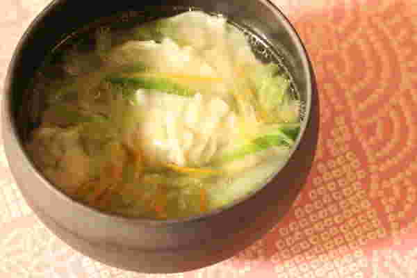 餃子で作ったワンタンスープ