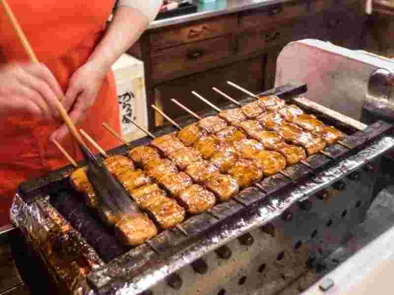 群馬名物焼きまんじゅうを焼いているところ