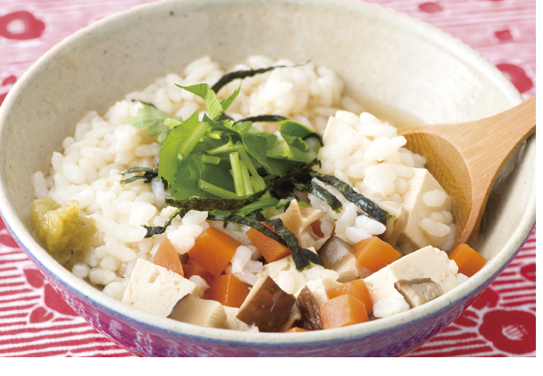 一見質素な雑炊に見えなくもないうずめ飯には多くの具材が「埋め」られています