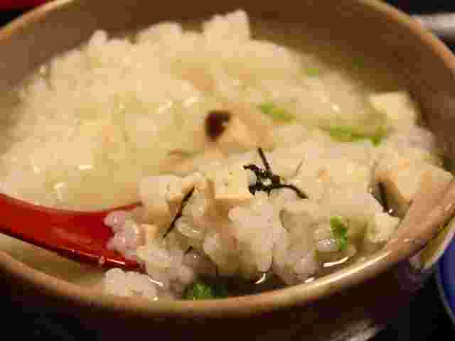 鰹と昆布の良く効いた出汁が堪らないうずめ飯