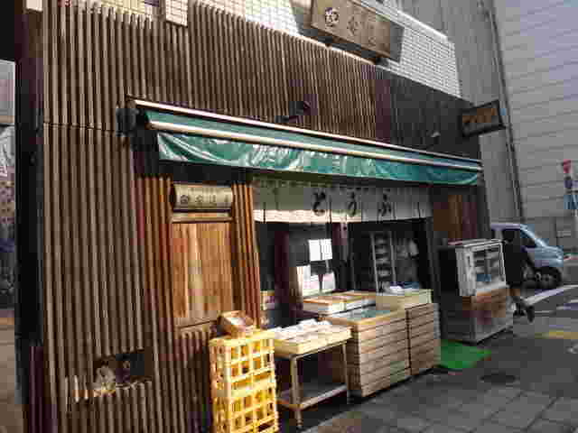 築地の安達屋の店構え