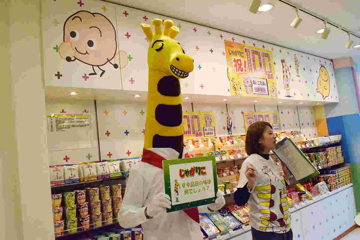 じゃがりこのキャラクターとイベンターのお姉さん